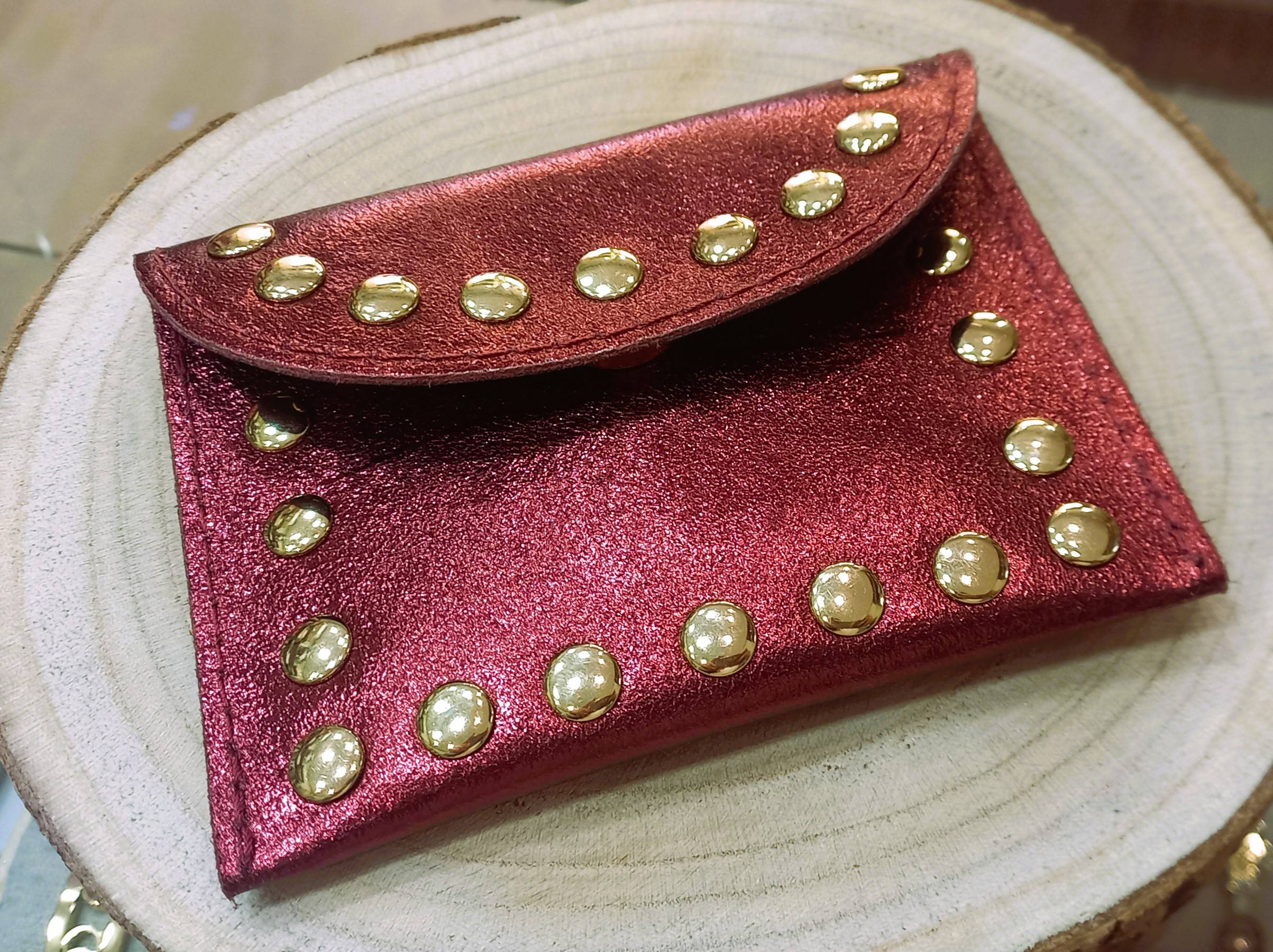 Monedero tachuelas